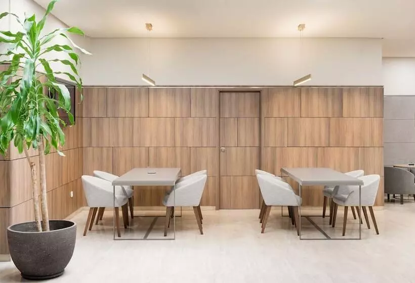 فندق NH Ciudad Real