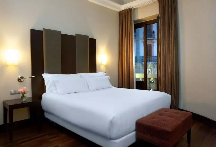 Otel NH Collection Victoria