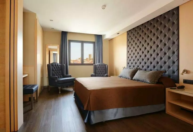 فندق Pedro I De Aragon 4 Estrellas Superior