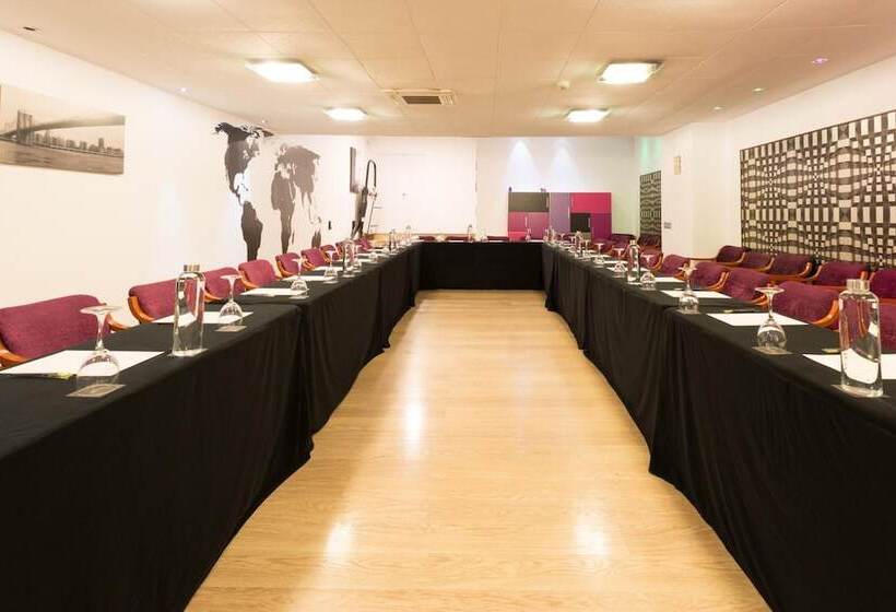 هتل Familia Conde