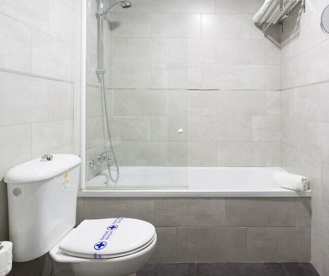 هتل Familia Conde