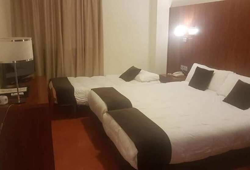 هتل Familia Conde