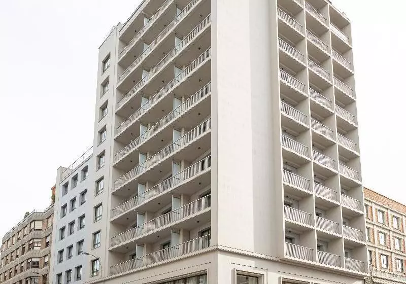 Hotel Barceló León Conde Luna