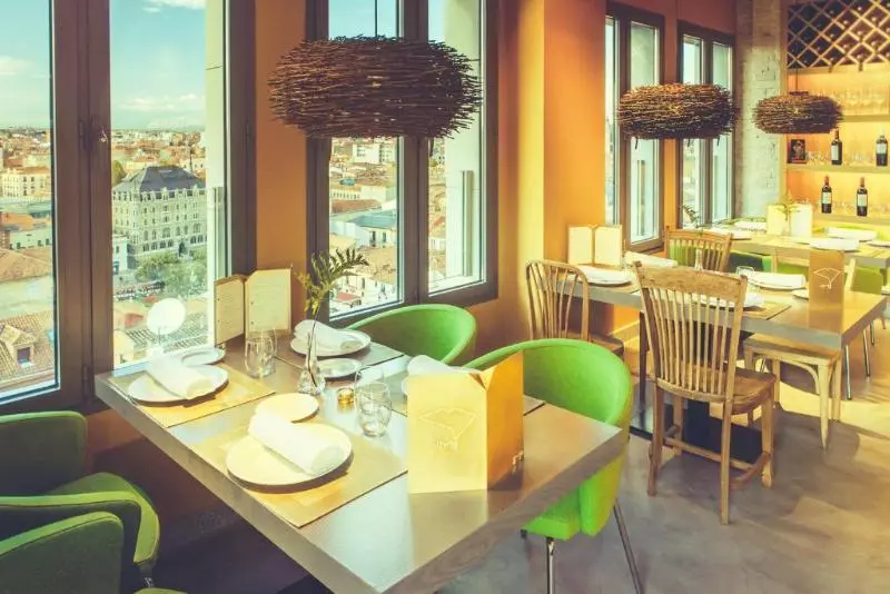 Hotel Barceló León Conde Luna