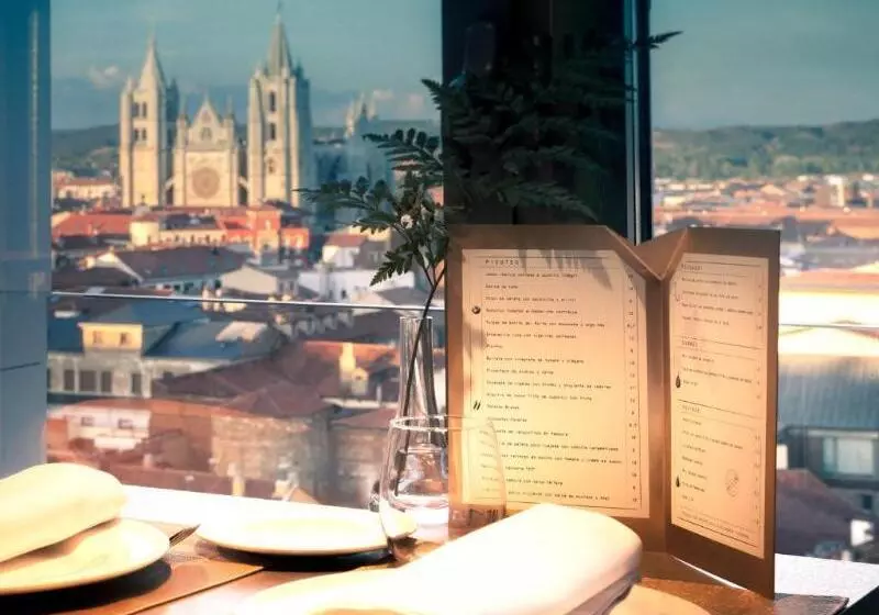 Hotel Barceló León Conde Luna