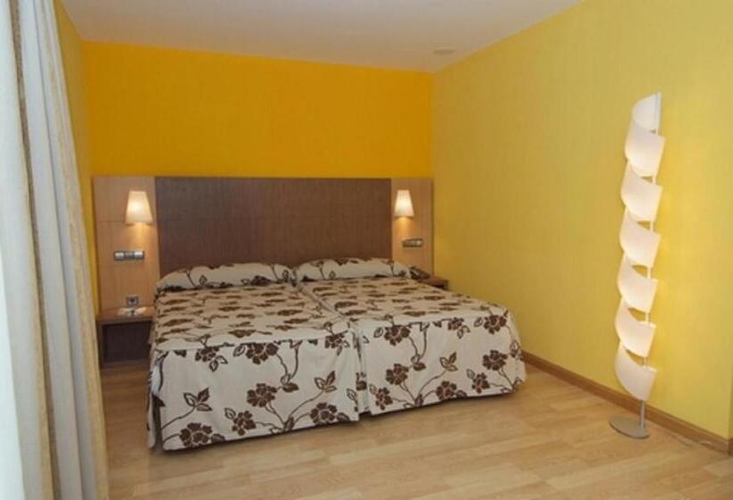 هتل Ciudad De Haro