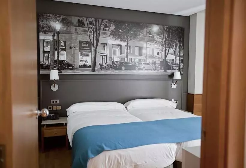 ホテル Don Carlos