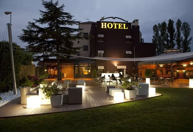 ホテル Don Carlos