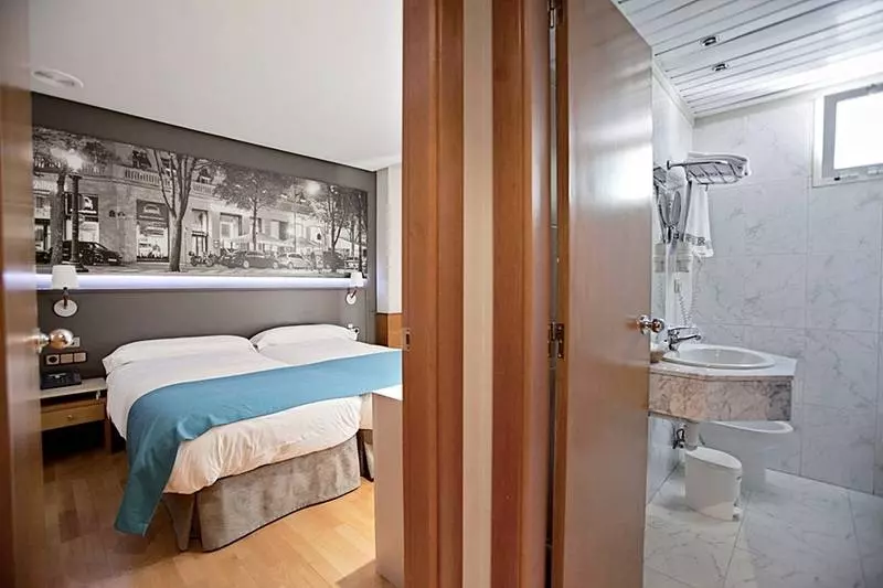 ホテル Don Carlos