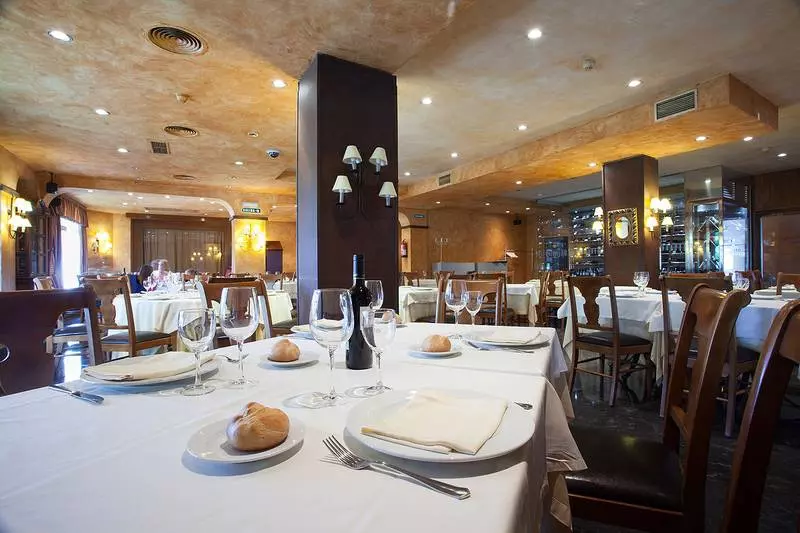 ホテル Don Carlos