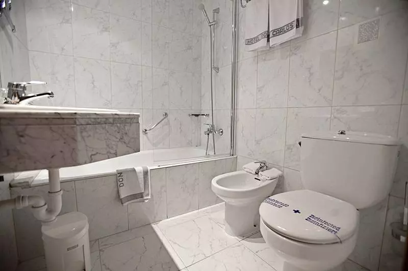 ホテル Don Carlos