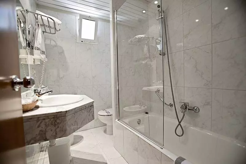 ホテル Don Carlos