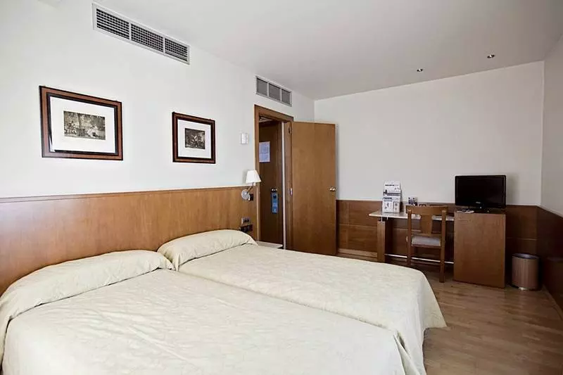 ホテル Don Carlos