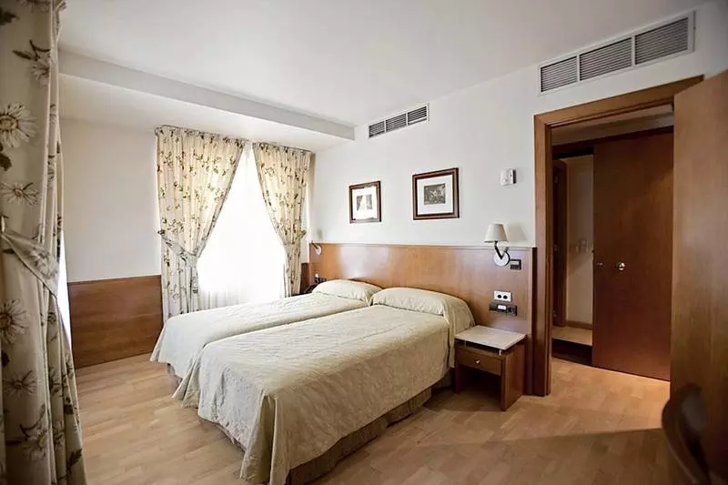 ホテル Don Carlos