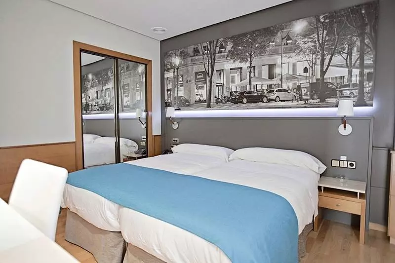 ホテル Don Carlos