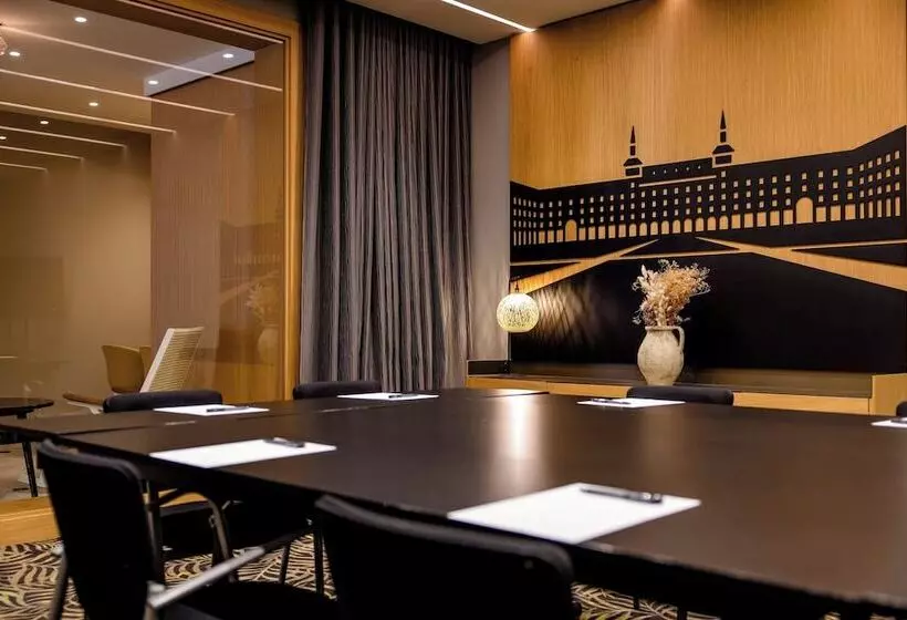 Motel One Madridplaza De España