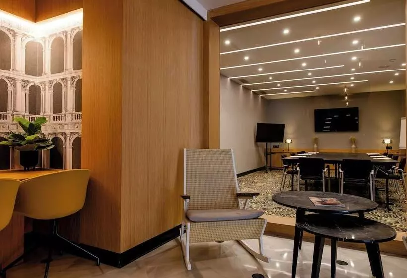 Motel One Madridplaza De España