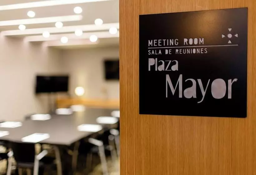 Motel One Madridplaza De España