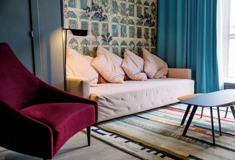 Motel One Madridplaza De España