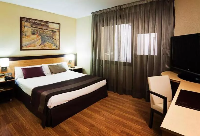 هتل Catalonia Giralda