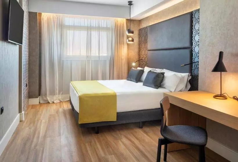 هتل Catalonia Giralda