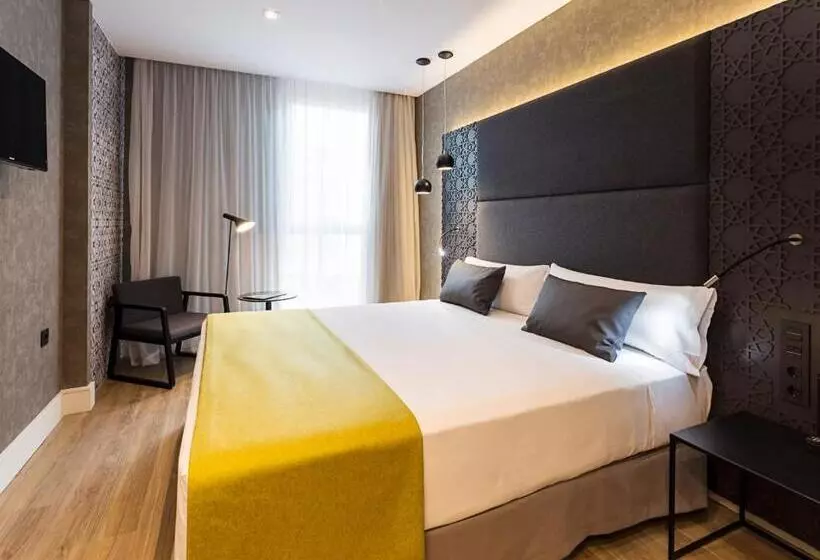 هتل Catalonia Giralda