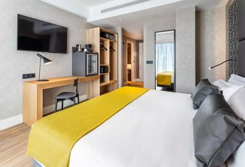 هتل Catalonia Giralda