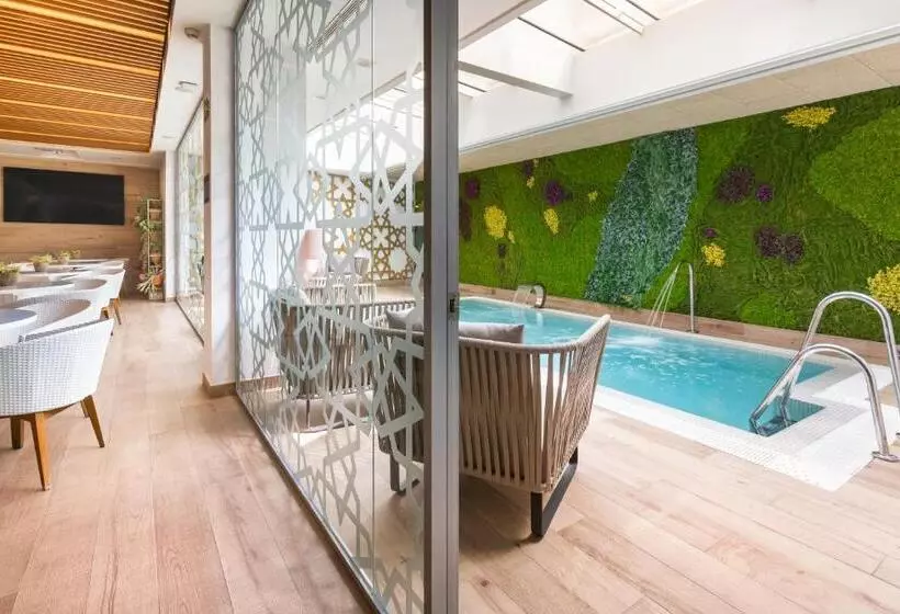 هتل Catalonia Giralda