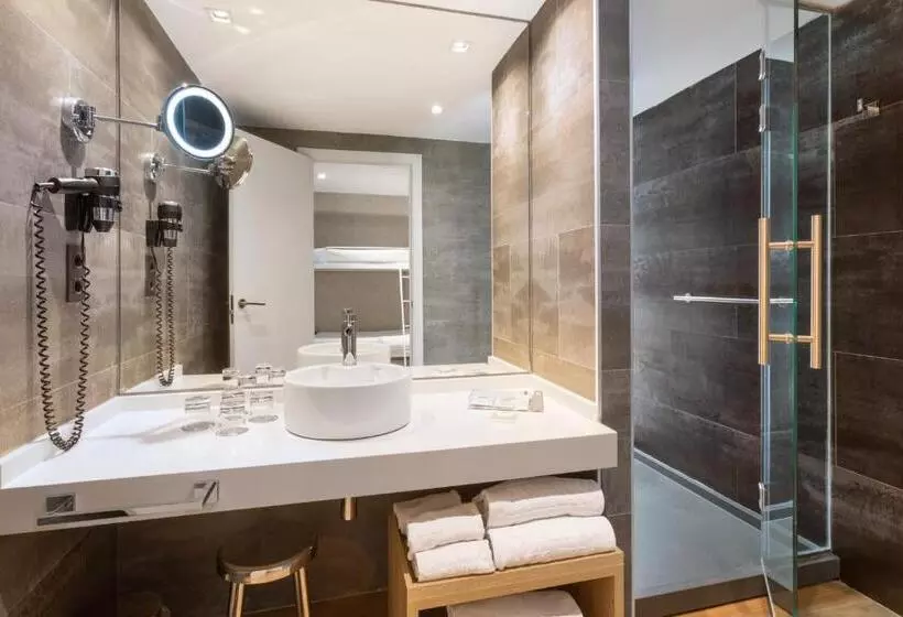 هتل Catalonia Giralda