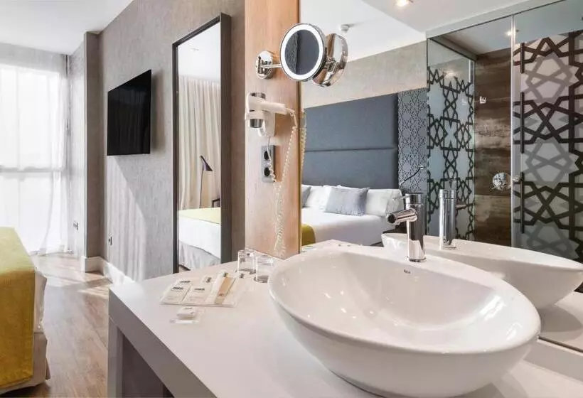 هتل Catalonia Giralda