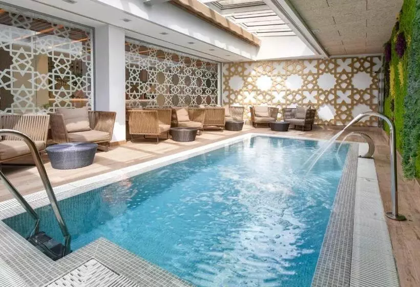 هتل Catalonia Giralda