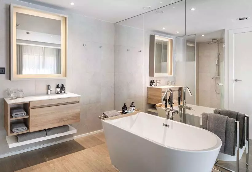 Отель Innside By Meliá Zaragoza