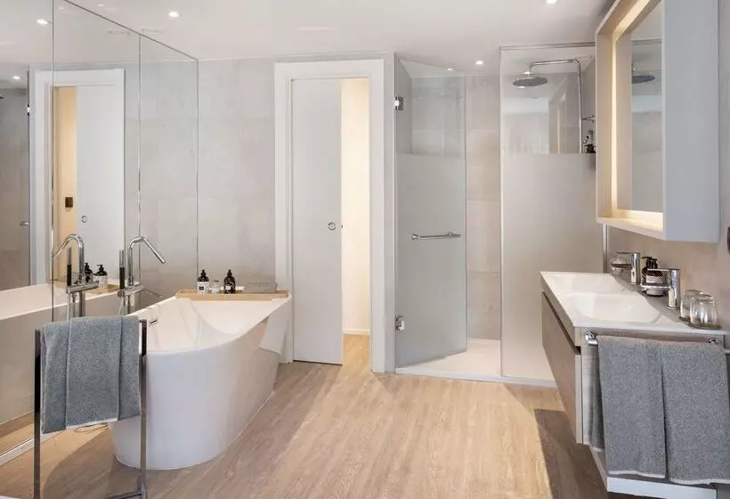 Отель Innside By Meliá Zaragoza