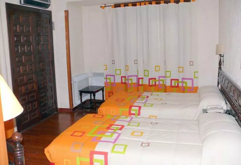 فندق Restaurante Las Galias