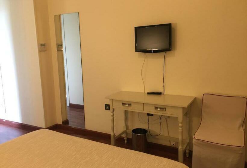 ホテル Madrileño