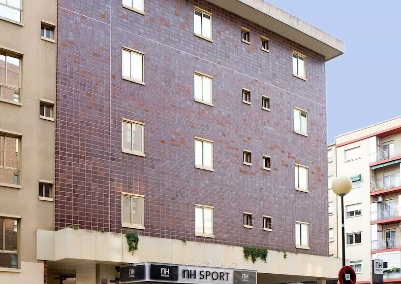 Отель NH Sport