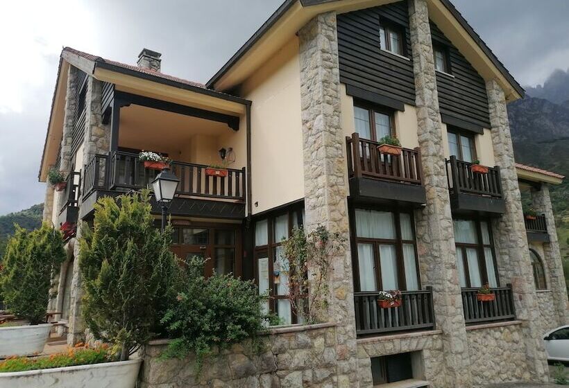 هتل Cumbres Valdeón