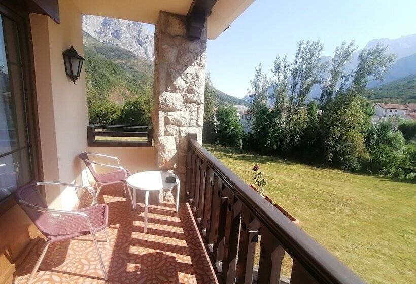 هتل Cumbres Valdeón