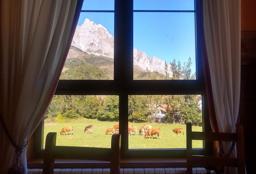 هتل Cumbres Valdeón