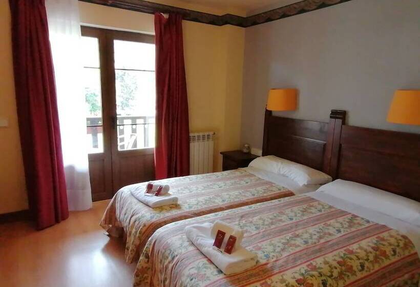 هتل Cumbres Valdeón