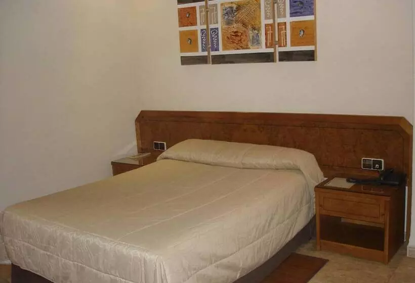 Отель Hostal Moreno