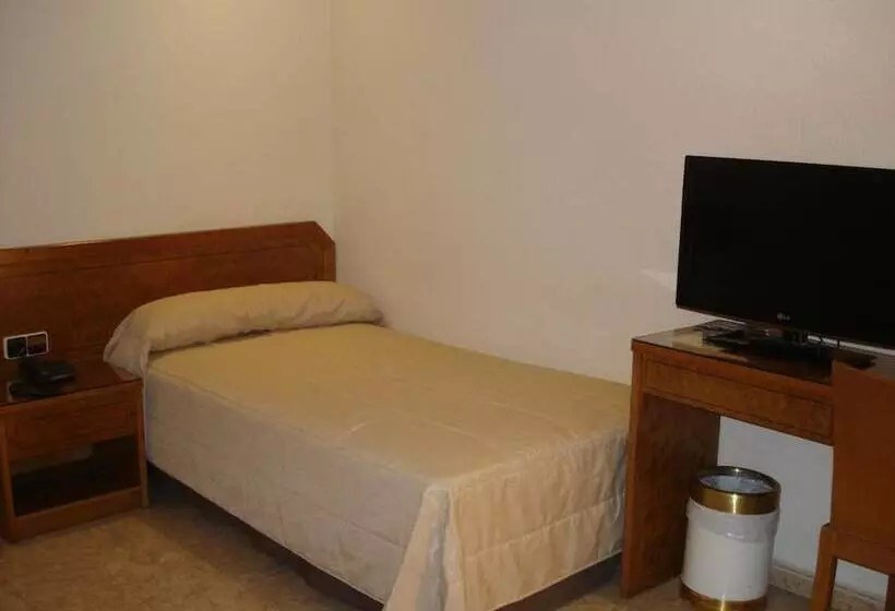 Отель Hostal Moreno