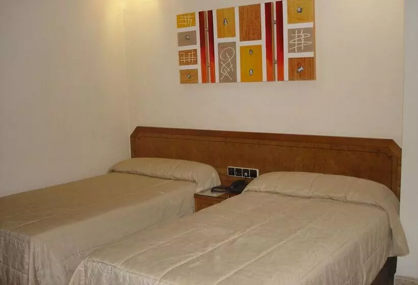 Отель Hostal Moreno