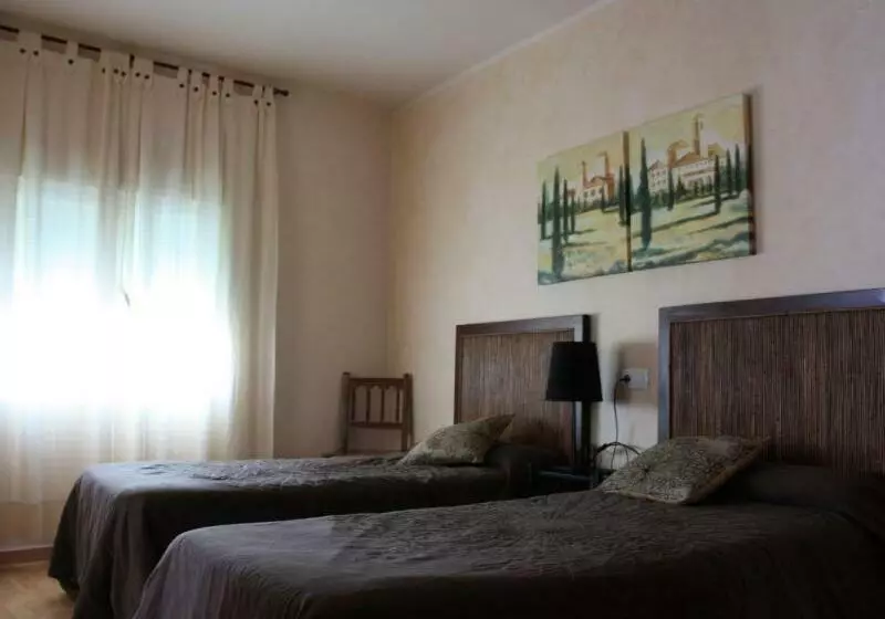 فندق Hostal Rte. Elena