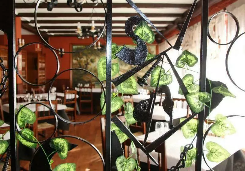 فندق Hostal Rte. Elena