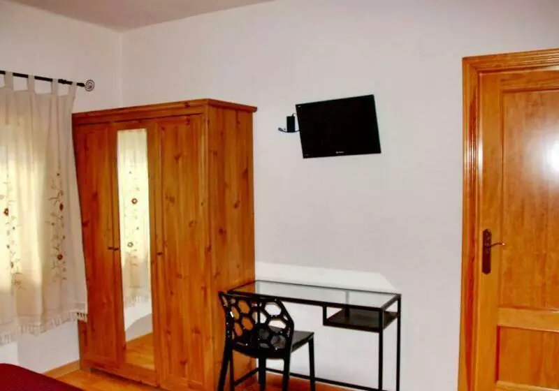 فندق Hostal Rte. Elena