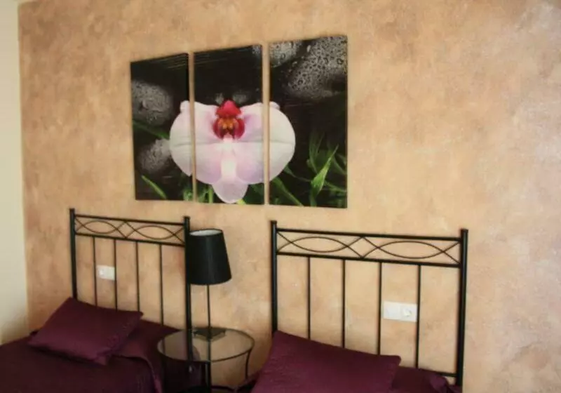 فندق Hostal Rte. Elena