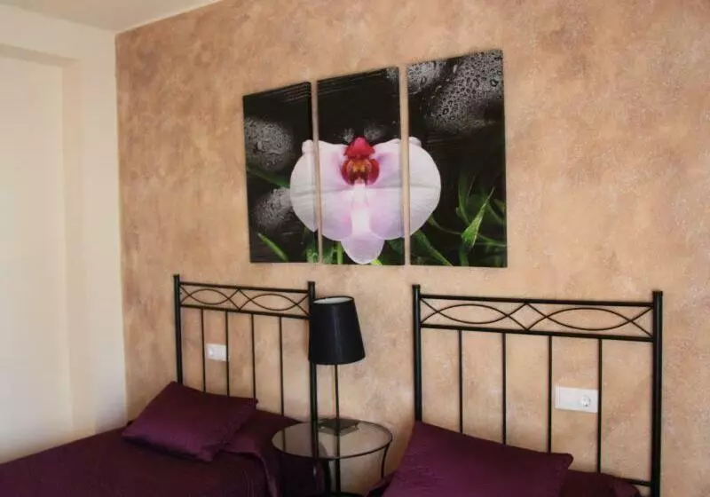 فندق Hostal Rte. Elena