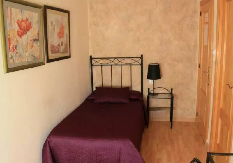 فندق Hostal Rte. Elena