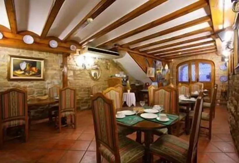 Hotel Merindad De Olite